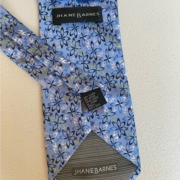 Jhane Barnes 100% Silk Blue Floral Botanical Starburst Geometric Pattern Tie - Picture 15 of 17